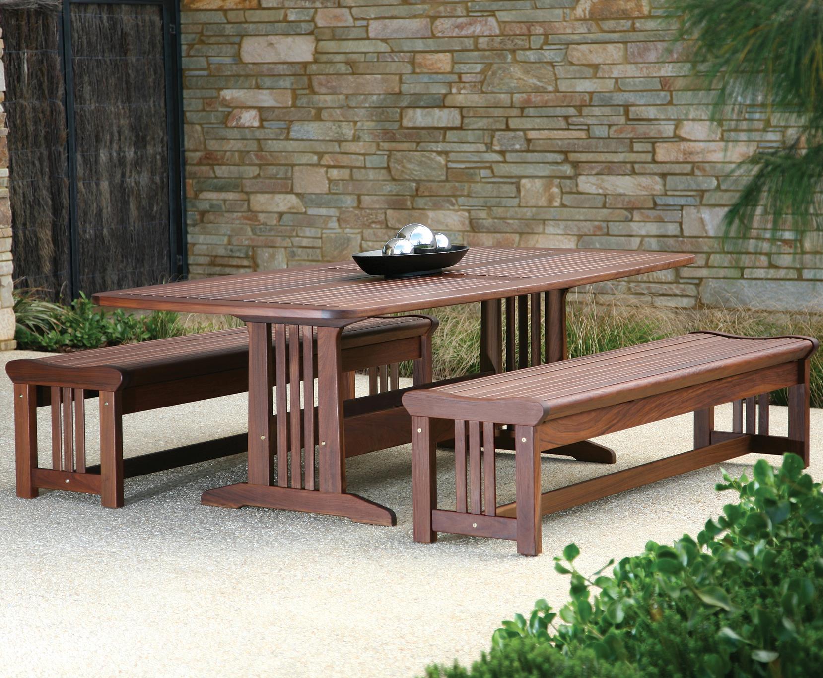 Jensen Leisure Governor Dining Bunbury Dining Table with Lincoln